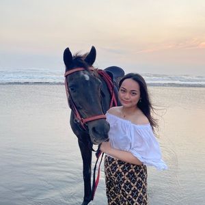 Meet your Posher, Olivia